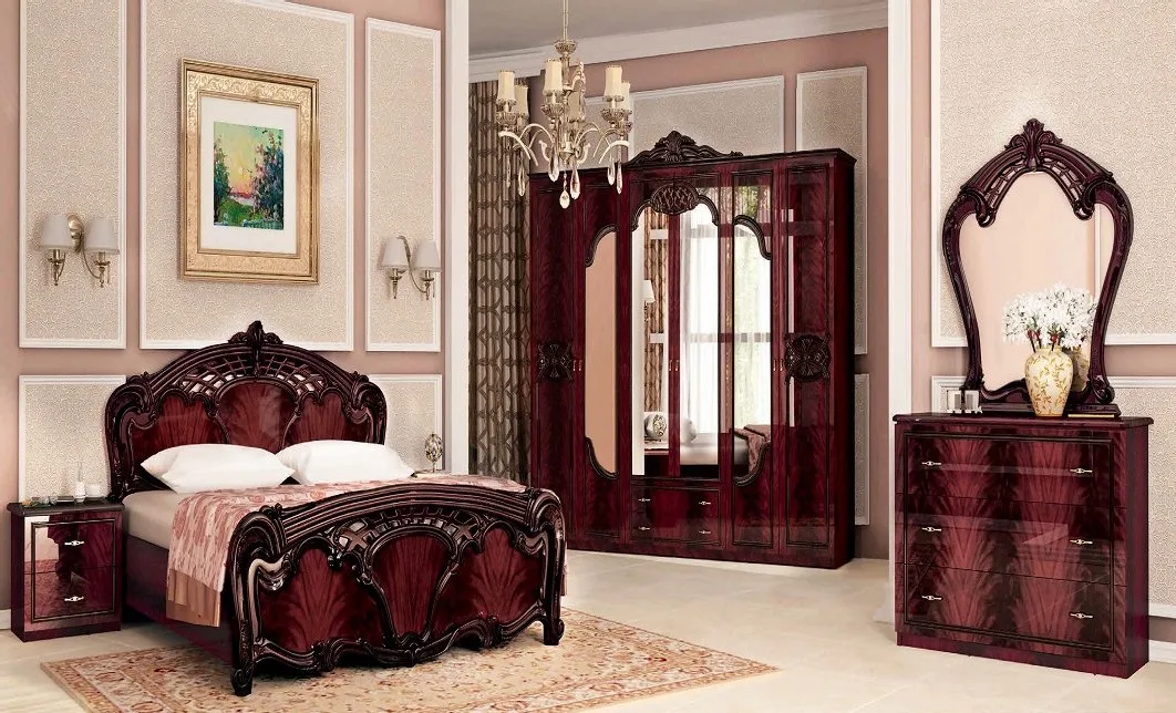Dormitor clasic simetric și elegant cu mobilier tradițional